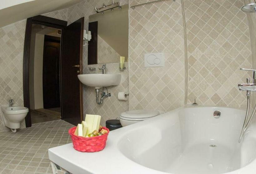 Quarto Deluxe, Regal 1880