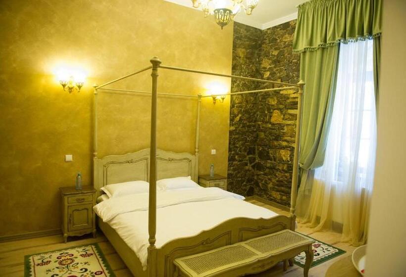 Quarto Deluxe, Regal 1880