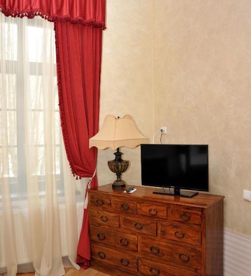 Quarto Deluxe, Regal 1880