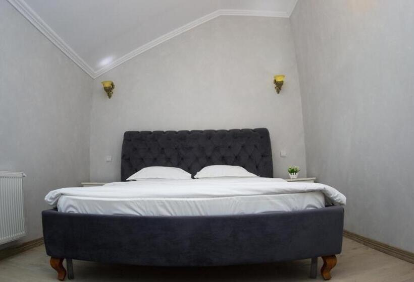 Quarto Estandar, Regal 1880
