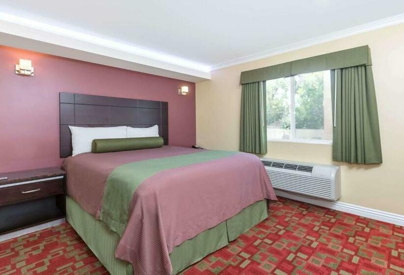 Стандартный Номер Кровать Кинг, Travelodge Inn & Suites By Wyndham Bell Los Angeles Area
