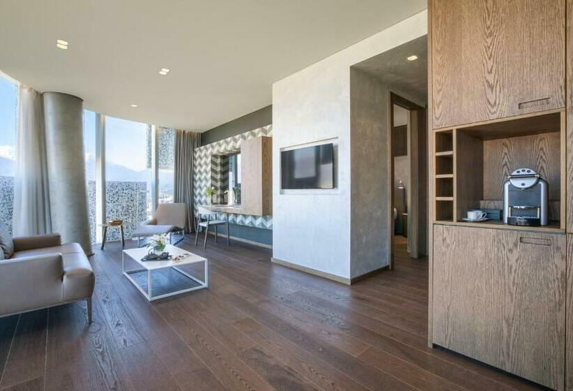 스위트, Maritim Hotel Plaza Tirana