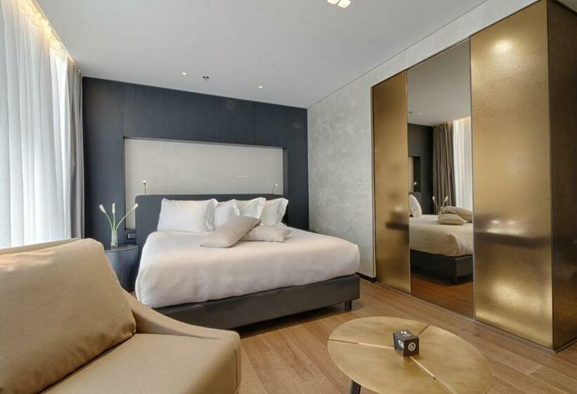 Camera Standard, Maritim Hotel Plaza Tirana