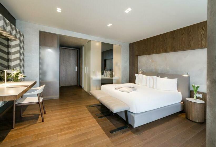 Camera Standard, Maritim Hotel Plaza Tirana