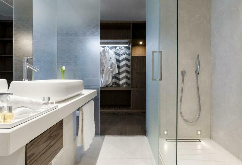 스탠다드 룸, Maritim Hotel Plaza Tirana