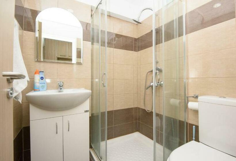 Escritório Estándar, Paul Marie Hotel Apartments