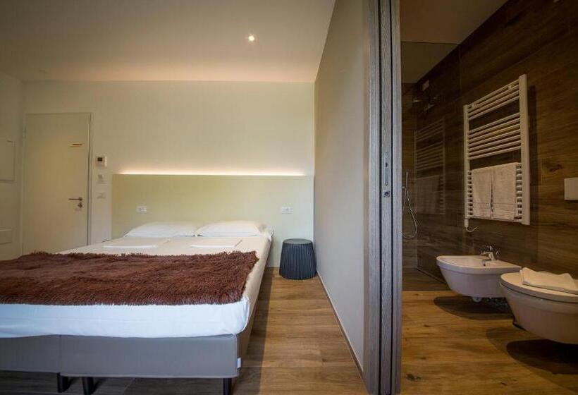 Standard-huone Parveke, Riva Lake Lodge