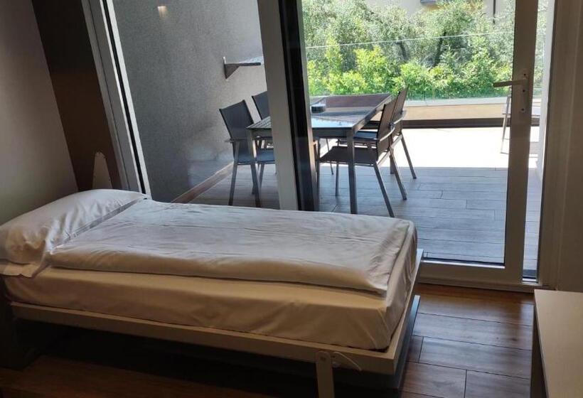 Standard-studio, Riva Lake Lodge