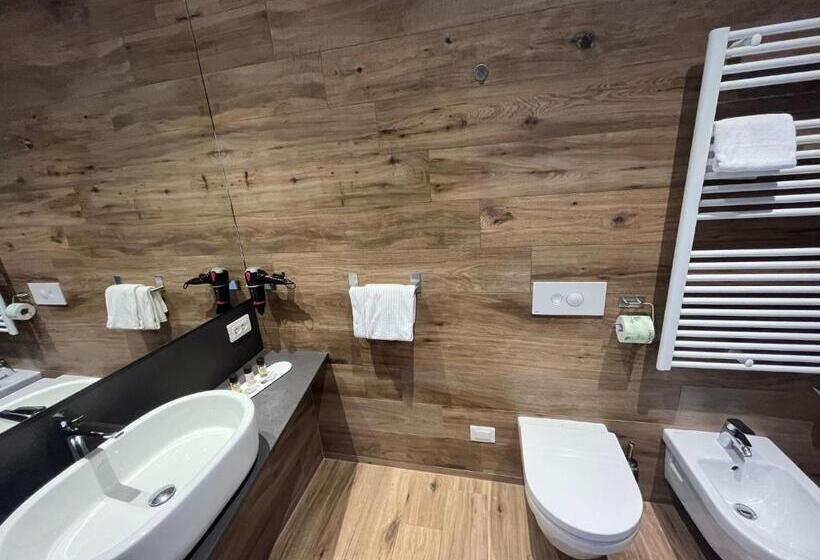 Standard-huone Parveke, Riva Lake Lodge