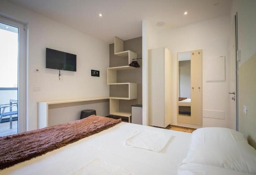 Standard-huone Parveke, Riva Lake Lodge