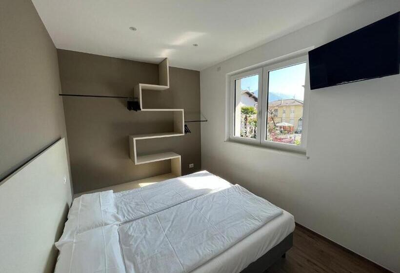 Standard-studio, Riva Lake Lodge