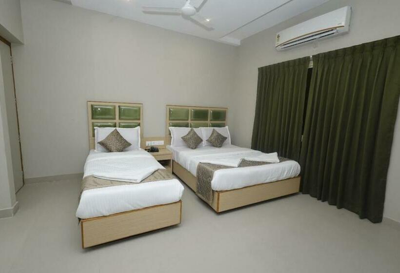Трехместный Номер Deluxe, Grand Courtyard Business