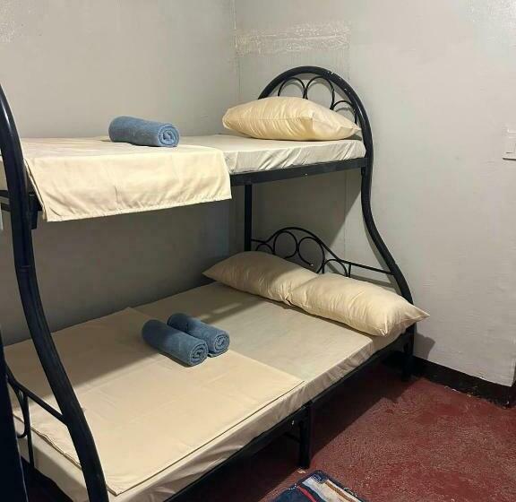 Трехместный Номер Базовый, Little John S Town Inn