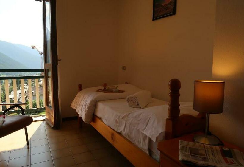 Quarto Estandar Individual com Sacada, Villa Luzzago