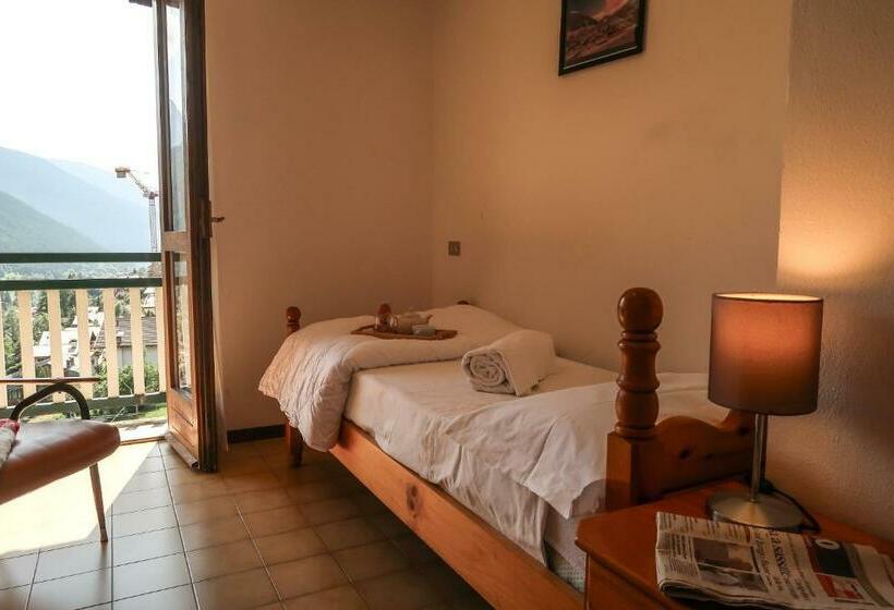 Quarto Estandar Individual com Sacada, Villa Luzzago