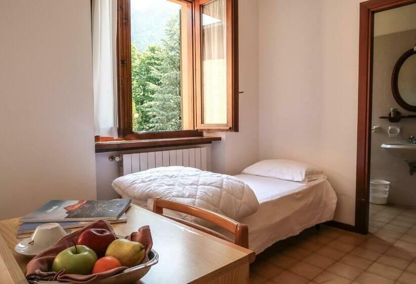 Quarto Triplo Estandar, Villa Luzzago
