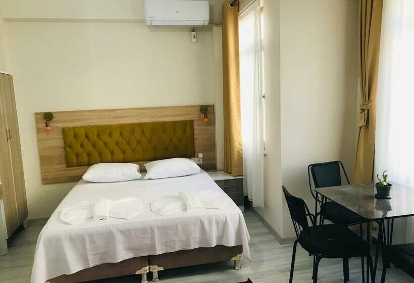Quarto Quádruplo Estandar, Halil Bey Konağı