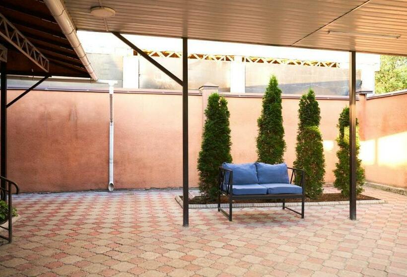 تختخواب در اتاق مشترک, Nomad Hostel