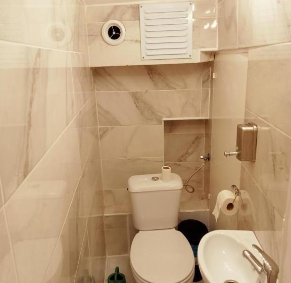 اتاق خانوادگی با سرویس بهداشتی مشترک, Sylhet Bnb