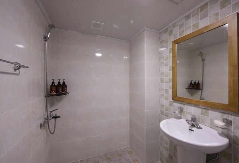 Номер Стандарт, Dorcas Tourist Hostel