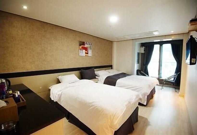 Номер Deluxe, Dorcas Tourist Hostel