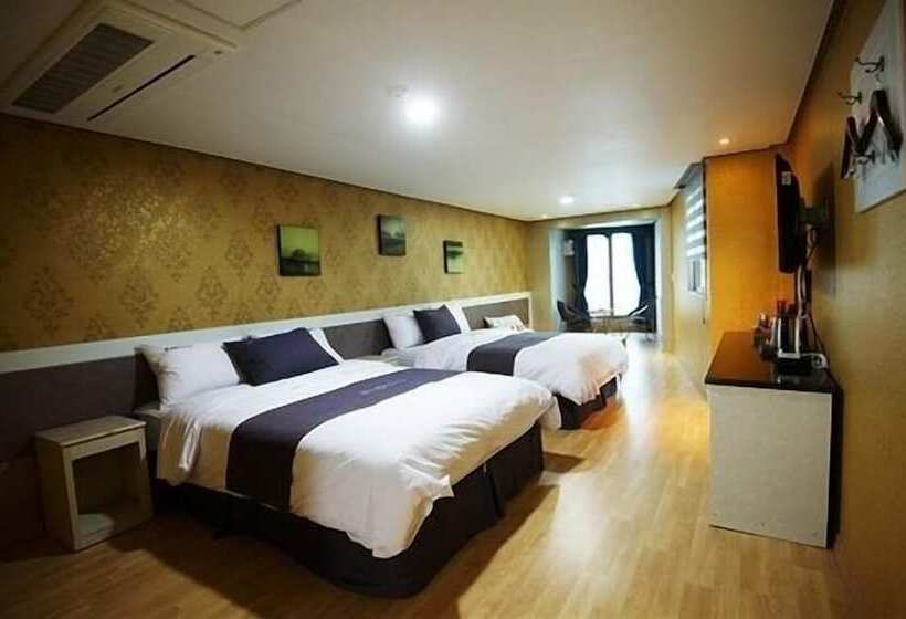 Семейный Номер, Dorcas Tourist Hostel