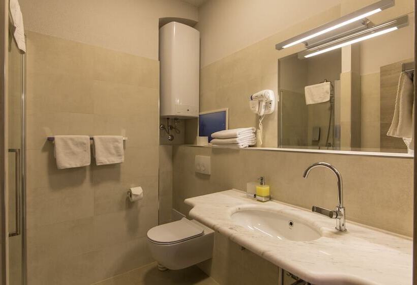 标准三人间, Tifani Luxury Rooms 2