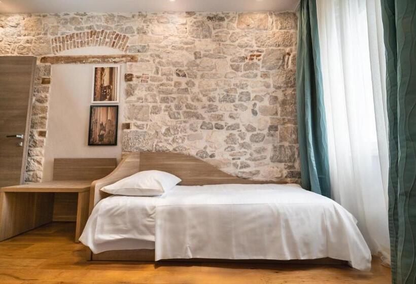 标准三人间, Tifani Luxury Rooms 2
