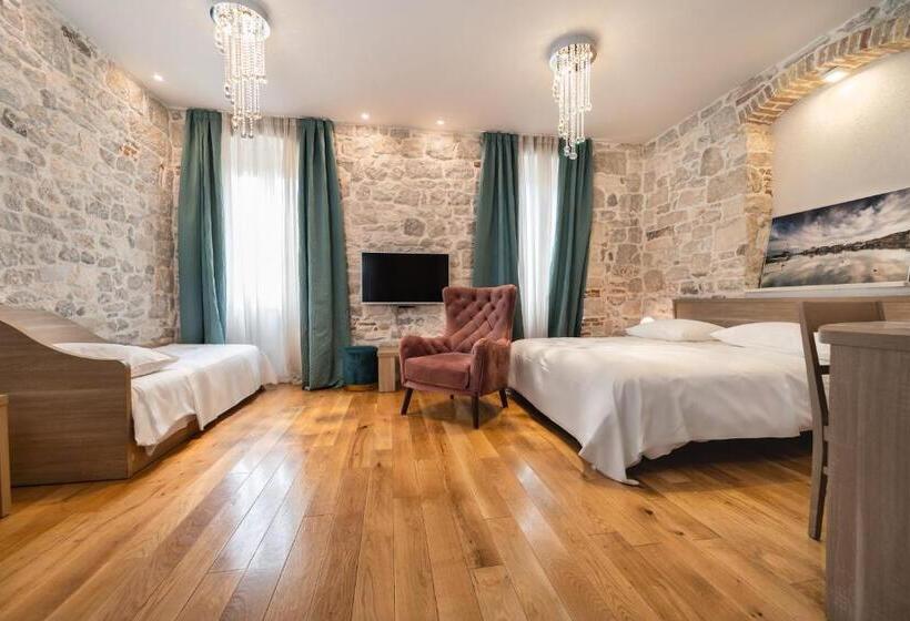标准三人间, Tifani Luxury Rooms 2