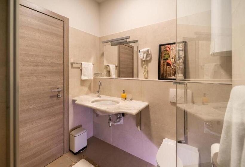 标准三人间, Tifani Luxury Rooms 2