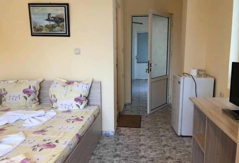 اتاق استاندارد سه نفره, Guest Rooms Nia Elis Kiten