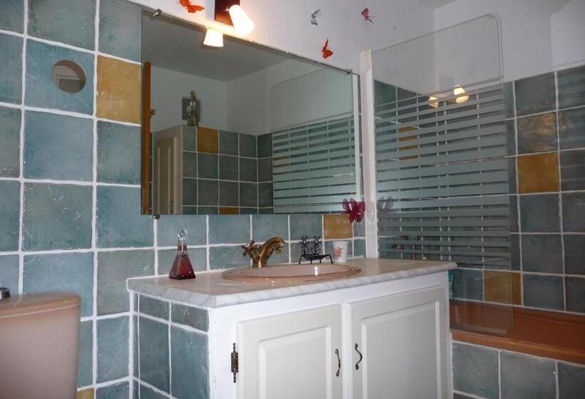 Standard room with outdoor bath, Gite Le Bedigas