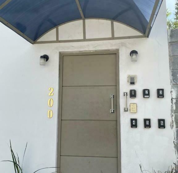 エコノミールーム, Suites Apodaca