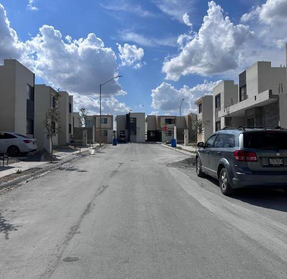 ２ベッドルームハウス, Suites Apodaca