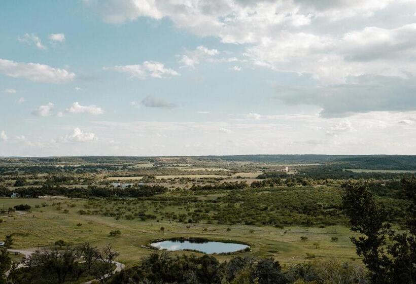 Номер Стандарт, Contigo Ranch Fredericksburg