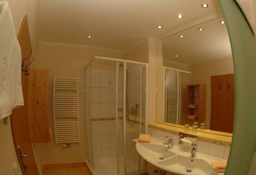 1 Bedroom Apartment Lake View, Heidi Hotel Falkertsee   Kinder