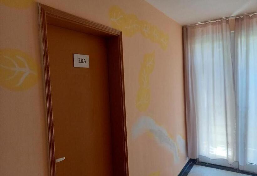 带阳台套房, хотел централ