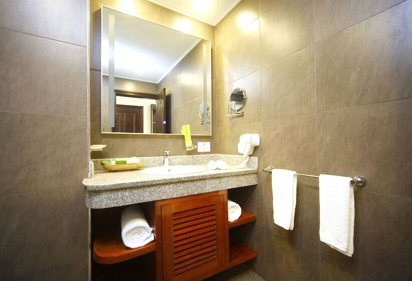 Quarto Executivo, Best Western Premier Garden Hotel Entebbe