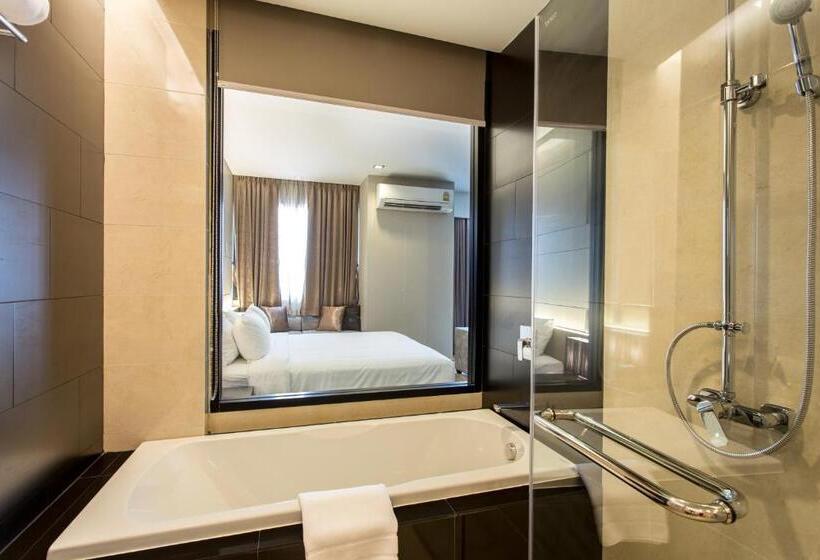 Полулюкс, Hyde Park Chiangmai