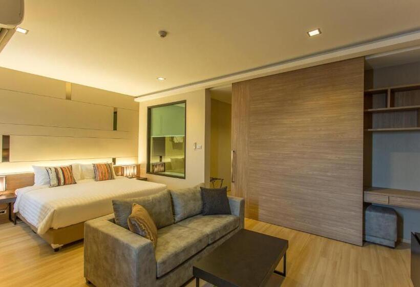Полулюкс, Hyde Park Chiangmai