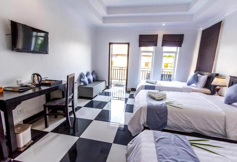 اتاق سه نفره دلوکس با چشم‌انداز استخر, Rithy Rine Angkor Residence