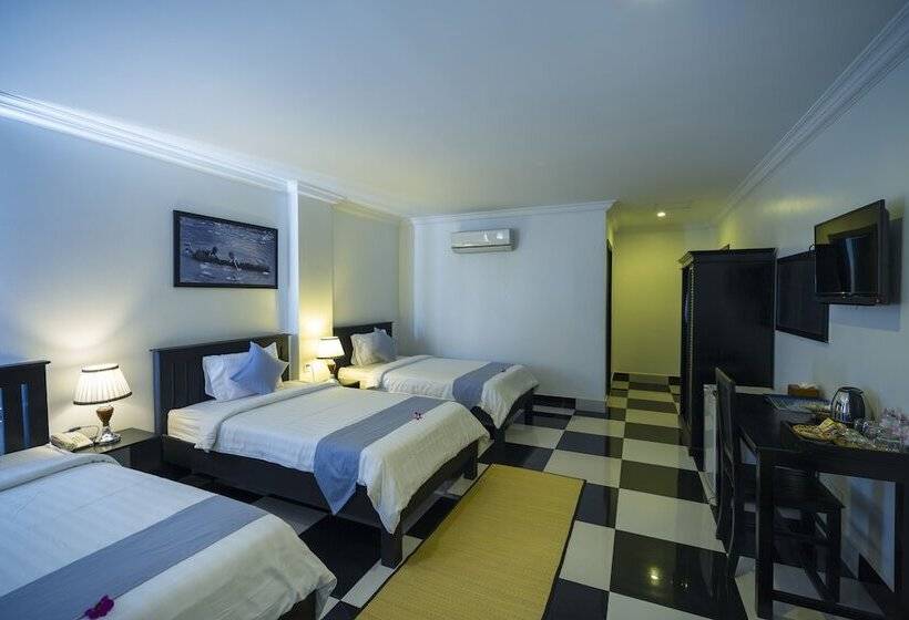 اتاق سه نفره دلوکس با چشم‌انداز استخر, Rithy Rine Angkor Residence