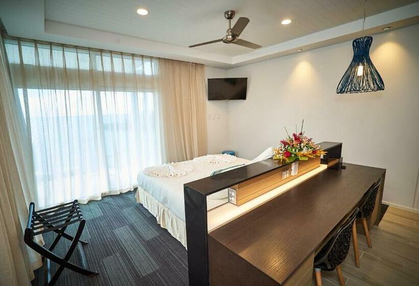اتاق لوکس با چشم‌انداز دریا, Taumeasina Island Resort