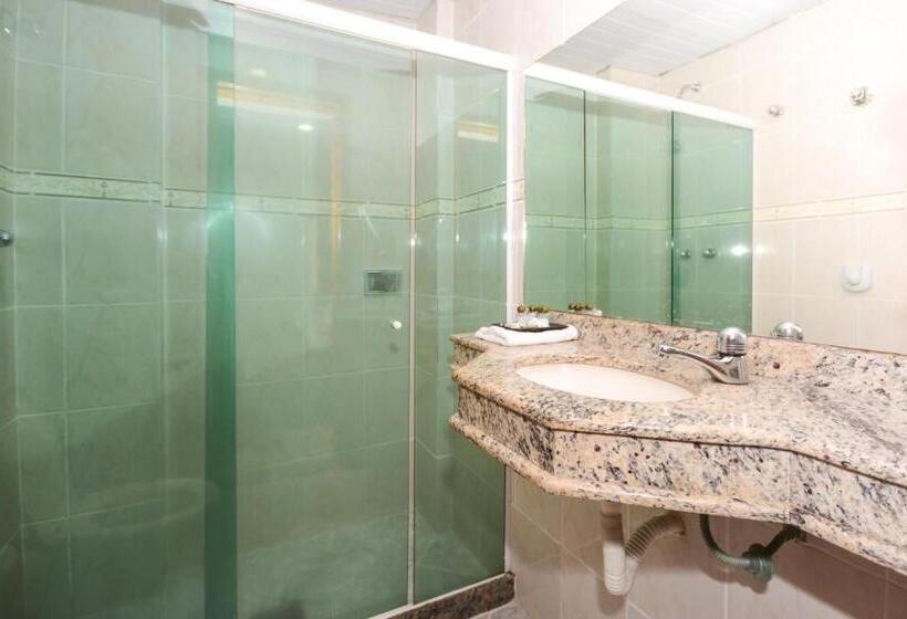 Quarto Triplo Estandar, Vox