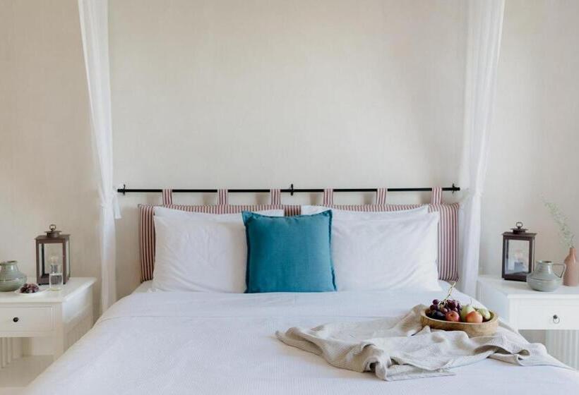 Вилла 3 Спальни с Бассейном, Village Heights Resort