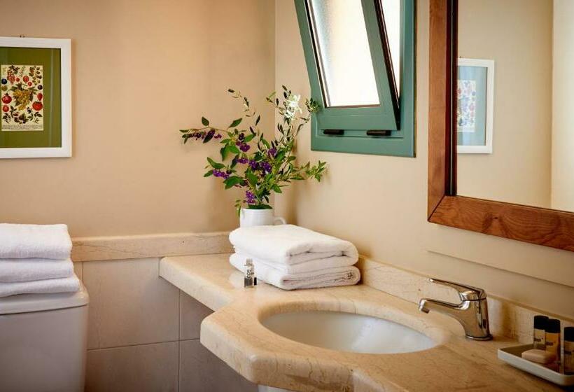 Полулюкс с Кухней, Village Heights Resort