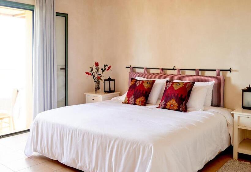 Вилла 3 Спальни с Бассейном, Village Heights Resort
