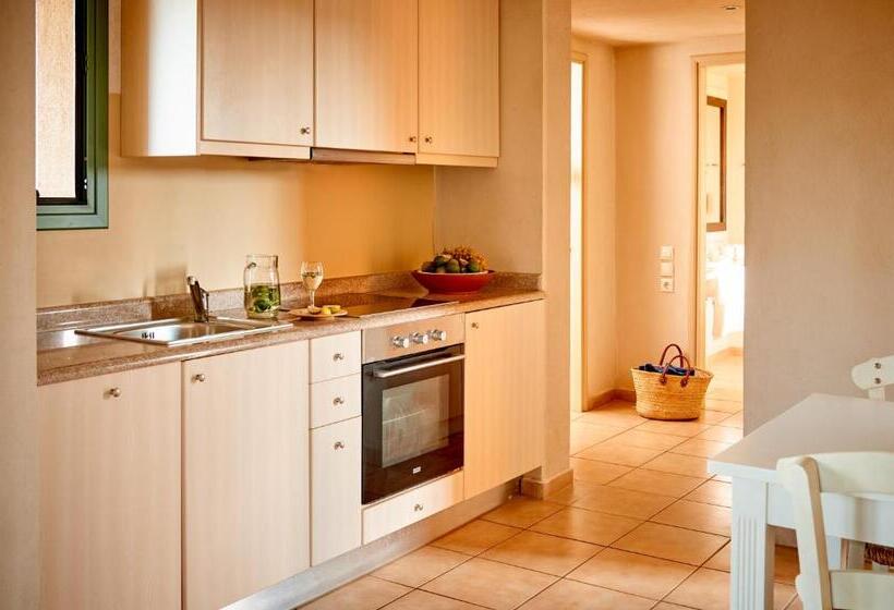 Люкс 2 Спальни, Village Heights Resort