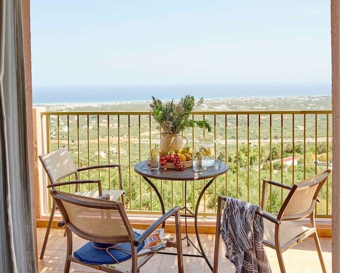 Люкс Семейный 2 Спальни, Village Heights Resort