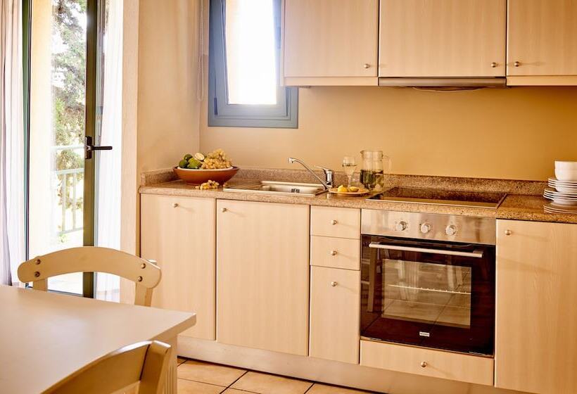 Люкс Семейный 2 Спальни, Village Heights Resort